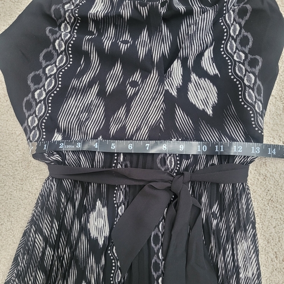 *NWT* White House Black Market Ikat Print Halter Maxi Dress  Size 4 - Picture 9 of 10